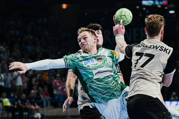 31 08 2025, xlakx, Handball Daikin HBL, Fuechse Berlin Bergischer HC v l Mathias Gidsel Fuechse Berlin , Johannes Wasielewski Bergischer HC duel, duel, fight, tackle Berlin Daniel Lakomski