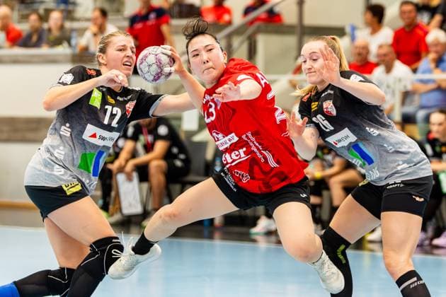 31 08 2025, GER, Handball, Women, Season 2025 2026, Alsco 1 Bl, 1 Matchday, Thueringer HC SV Union Halle Neustadt Wildcats Natsuki Aizawa Thueringer HC,23 Cara Reuthal SV Union Halle Neustadt Wildcats 99947 Bad Langensalza Salza Halle Sporthalle Mehrz Thüringen Germany