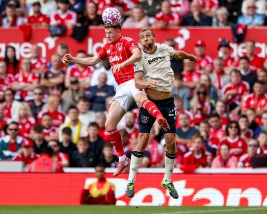 Premier League Nottingham Forest v West Ham United Elliot Anderson of Nottingham Forest jumps for the ball with Tomas Soucek of West Ham United during the Premier League match Nottingham Forest vs West Ham United at City Ground, Nottingham, United Kingdom, 31st August 2025 (Photo by Alfie Cosgrove News Images) Nottingham City Ground Nottinghamshire United Kingdom Copyright: xAlfiexCosgrove NewsxImagesx