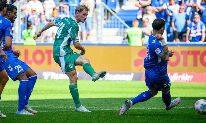 31 08 2025 Soccer Season 2025 2026 2 Soccer Bundesliga 04 Matchday 1 FC Magdeburg FCM SpVgg Greuther Fürth Kleeblatt Sportfoto Zink xwoxzix DFL regulations prohibit any use of photographs as image sequences and or quasi video only for editorial use Marco John 24, SpVgg Greuther Fürth erzielt Treffer Tor Torschuß zum 4 5 gegen Falko Michel 21, 1 FC Magdeburg FCM