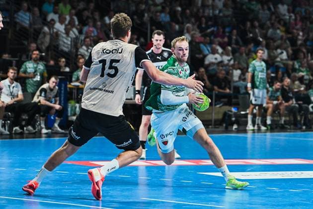 31 08 2025, xlakx, Handball Daikin HBL, Fuechse Berlin Bergischer HC v l Lars Kooij Bergischer HC , Mathias Gidsel Fuechse Berlin duel, duel, fight, tackle Berlin Daniel Lakomski