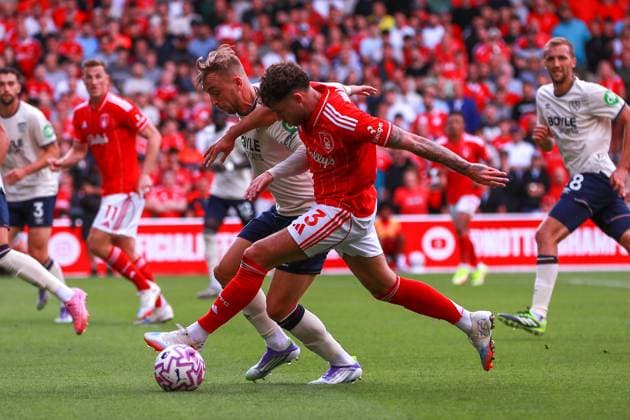 Nottingham Forest FC v West Ham United FC, English Premier League Jarrod Bowen of West Ham United and Neco Williams of Nottingham Forest battle for possession during the Nottingham Forest FC v West Ham United FC English Premier League match at the City Ground, Nottingham, England, United Kingdom on 31 August 2025 Credit: Ryan Crockett Every Second Media Editorial use only. All images are copyright Every Second Media Limited. No images may be reproduced without prior permission. All rights reserved. Premier League and Football League images are subject to licensing agreements with Football DataCo Limited. see https: www.football-dataco.com Copyright: xIMAGO EveryxSecondxMediax ESM-1571-0043 RyanxCrockettx xEveryxSecondxMediax