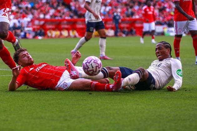 Nottingham Forest FC v West Ham United FC, English Premier League Neco Williams of Nottingham Forest slide tackles Kyle Walker-Peters of West Ham United during the Nottingham Forest FC v West Ham United FC English Premier League match at the City Ground, Nottingham, England, United Kingdom on 31 August 2025 Credit: Ryan Crockett Every Second Media Editorial use only. All images are copyright Every Second Media Limited. No images may be reproduced without prior permission. All rights reserved. Premier League and Football League images are subject to licensing agreements with Football DataCo Limited. see https: www.football-dataco.com Copyright: xIMAGO EveryxSecondxMediax ESM-1571-0042 RyanxCrockettx xEveryxSecondxMediax