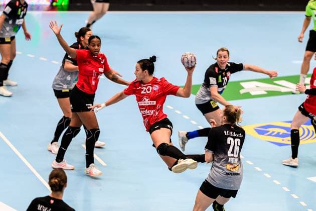 Jana Leonie, Scheib Rueckraum, Thueringer HC, 20 , Sharon, Nooitmeer Kreislaeufer, Thueringer HC, 3 , Cara, Reuthal Rueckraum Rechts, SV Union Halle Neustadt, 26 , 17 GER, Thuringia, Thueringer HC vs SV Union Halle Neustadt, Alsco Handball Bundesliga Frauen, 1 Handballbundesliga Frauen, Handball, 1 Matchday, Season 2025 2026, Sunday, 15 Copyright: xEibner-Pressefoto MartinxHerbstx EP_MHT