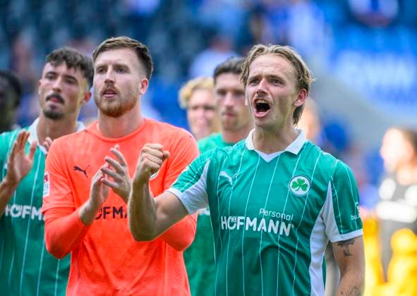 31 08 2025 Soccer Season 2025 2026 2 Soccer Bundesliga 04 Matchday 1 FC Magdeburg FCM SpVgg Greuther Fürth Kleeblatt Sportfoto Zink MeZi xmexzix DFL regulations prohibit any use of photographs as image sequences and or quasi video only for editorial use Mathias Flaga Olesen 8, SpVgg Greuther Fürth clenches fists cheers joy after end of match
