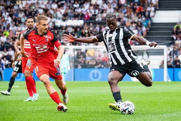 FOOTBALL : SCO Angers vs Stade Rennais - Ligue 1 - JournÃ e 3 - 31 08 2025 Jacques EkomiÃ (ANGERS SCO) Valentin Rongier (Stade Rennais) AngersFrance  Copyright: xBaptistexAutissierx