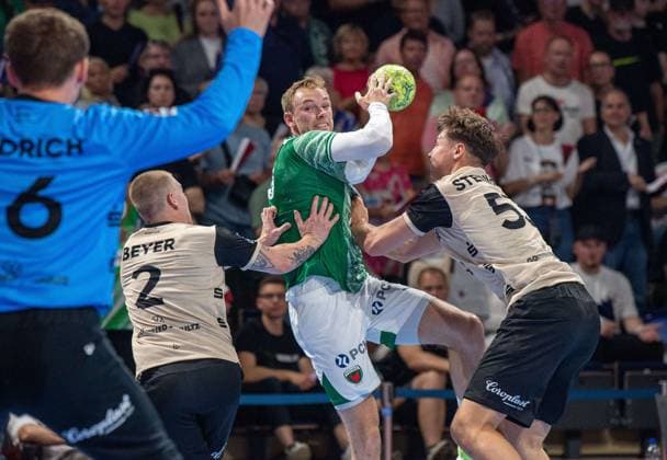 Handball, Men, Season 2025 2026, DAIKIN Handball Bundesliga 1 Matchday , Füchse Berlin Bergischer HC, f l Goalkeeper Lukas Diedrich BHC , Noah Beyer BHC , Mathias Gidsel Füchse Berlin , Sören Steinhaus BHC , 31 08 2025, Copyright: xSebastianxRäppold MatthiasxKochx