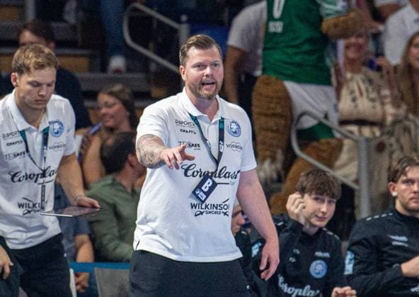 Handball, Men, Season 2025 2026, DAIKIN Handball Bundesliga 1 Matchday , Füchse Berlin Bergischer HC, Coach Arnor Thor Gunnarsson BHC , 31 08 2025, Copyright: xSebastianxRäppold MatthiasxKochx
