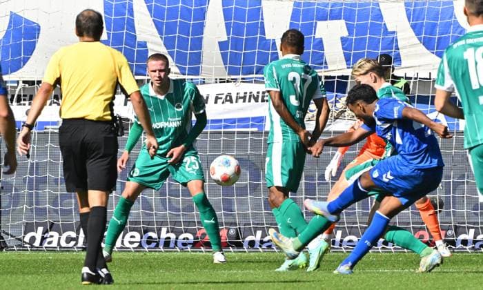 31 08 2025 Soccer Season 2025 2026 2 Soccer Bundesliga 04 Matchday 1 FC Magdeburg FCM SpVgg Greuther Fürth Kleeblatt Sportfoto Zink MeZi xmexzix DFL regulations prohibit any use of photographs as image sequences and or quasi video only for editorial use Rayan Ghrieb 29, 1 FC Magdeburg FCM erzielt Treffer Tor Torschuß zum 3 4