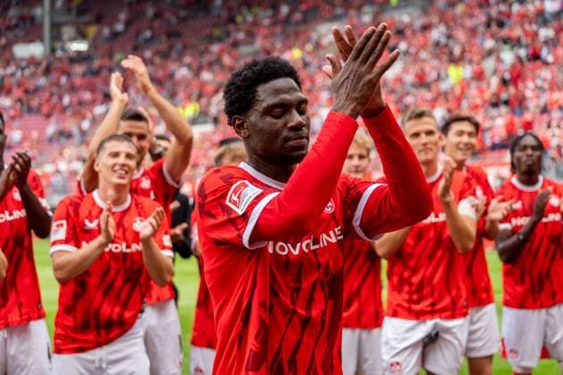 Crop, Portrait Faride Alidou 1 FC Kaiserslautern, 48 celebrating with the fans, GER, 1 FC Kaiserslautern vs SV Darmstadt 98, Football, 2 Bundesliga, Matchday 4, Season 2025 2026, 31 08 2025, DFL REGULATES PROHIBIT ANY USE OF PHOTOGRAPHS AS IMAGE SEQUENCES AND OR QUASI VIDEO, GER, 1 FC Kaiserslautern vs SV Darmstadt 98, Football, 2 Bundesliga, Matchday 4, Season 2025 2026, 31 08 2025 Kaiserslautern Copyright: xEibner-Pressefoto Jan-NiclasxGrox EP_JGG