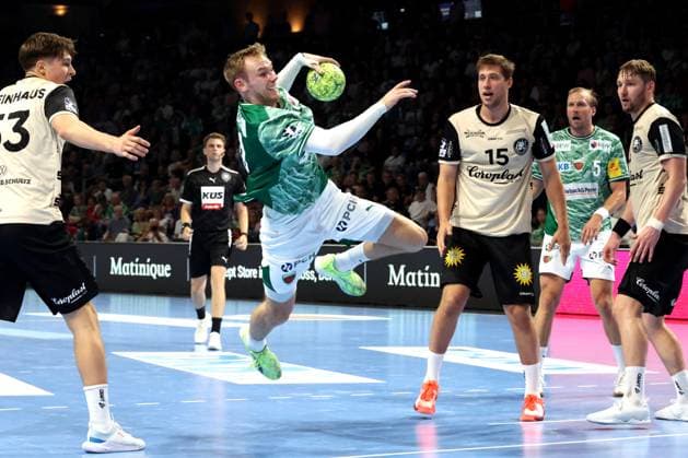 DEU, DHB, 1 HBL, Fuechse Berlin vs Bergischer HC, 31 08 2025, Max Schmeling Halle, Berlin, DEU, DHB, 1 HBL, Fuechse Berlin vs Bergischer HC, in the picture Mathias Gidsel Fuechse Berlin 19 , Lars KooijAndersen Bergischer HC 15 , Gerdas Babarskas Bergischer HC 14 nordphotoxGmbHx xEngler nph00076