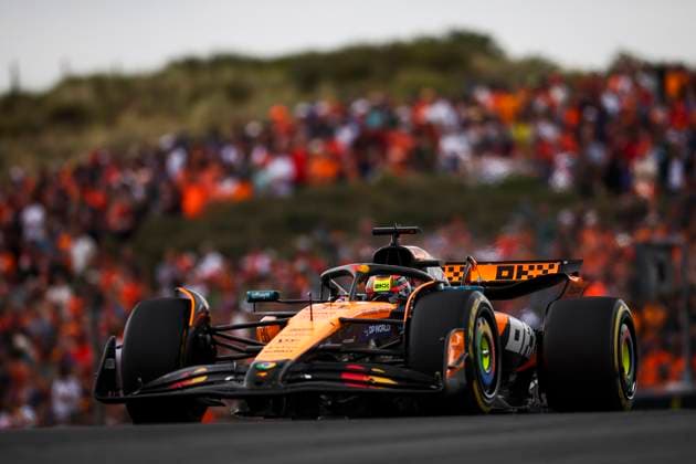F1 - DUTCH GRAND PRIX 2025 81 PIASTRI Oscar (aus), McLaren F1 Team MCL39, action during the 2025 Formula 1 Heineken Dutch Grand Prix, 15th round of the 2025 FIA Formula One World Championship, WM, Weltmeisterschaft from August 29 to 31, 2025 on the Zandvoort Circuit, in Zandvoort, Netherlands - ZandvoortNetherlands  Copyright: xEricxAlonsox