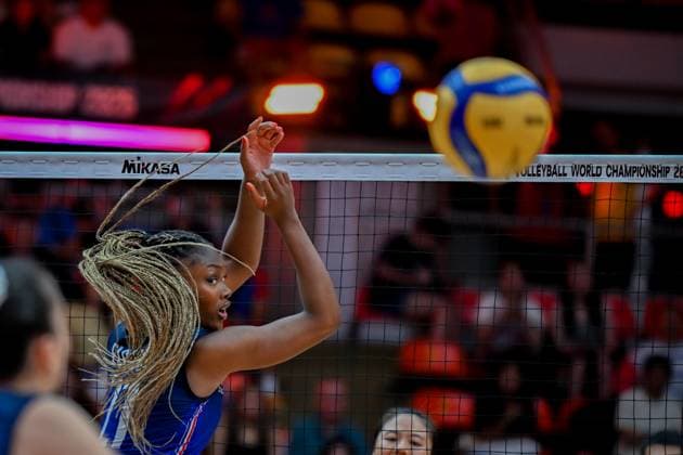 China v France - FIVB Women’s World Volleyball Championship BANGKOK, THAILAND - AUGUST 31: Eva Elouga (21) of France in action during the FIVB Women s World Volleyball Championship match between China and France at Huamark Indoor Stadium in Bangkok, Thailand on August 31, 2025. Mustafa Hatipoglu Anadolu Banghok Thailand. Editorial use only. Please get in touch for any other usage.  Copyright: x2025xAnadoluxMustafaxHatipoglux