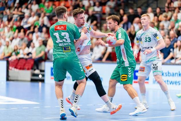 v l Ian Weber GWD Minden, 13 , Erik Persson Frisch Auf Goeppingen, 22 , Tom Bergner GWD Minden, 28 GER, GWD Minden vs Frisch Auf Goeppingen, Handball, 1 Bundesliga, 1 Matchday, Season 2025 2026, 31 08 2025 GER, GWD Minden vs Frisch Auf Goeppingen, Handball, 1 Bundesliga, 1 Matchday, Season 2025 2026, 31 08 2025 Luebbecke Copyright: xEibner-Pressefoto JanxRollingerx EP_JSK