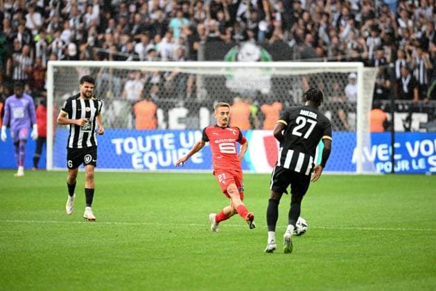 Angers SCO v Stade Rennais FC - Ligue 1 McDonald s 2025 2026 21 Valentin RONGIER (srfc) during the Ligue 1 McDonald s match between Angers and Rennes at Stade Raymond Kopa on August 31, 2025 in Angers, France. Angers France  Copyright: xFEPx 776348120