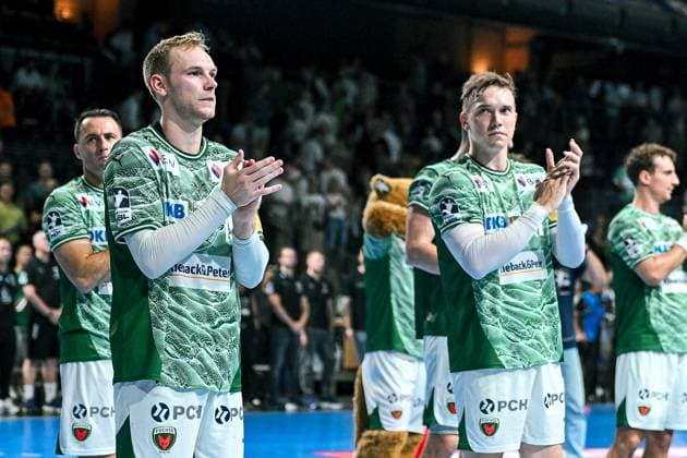 31 08 2025, xlakx, Handball Daikin HBL, Fuechse Berlin Bergischer HC f l Mathias Gidsel Fuechse Berlin , Lasse Andersson Fuechse Berlin Cheering about the victory, cheering after the end of the game Berlin Daniel Lakomski