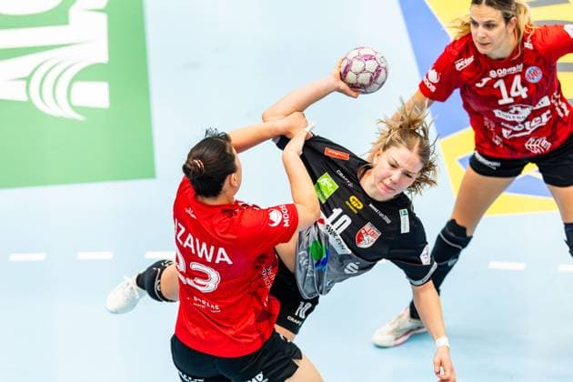 31 08 2025, GER, Handball, Women, Season 2025 2026, Alsco 1 Bl, 1 Matchday, Thueringer HC SV Union Halle Neustadt Wildcats Viktoria Marksteiner SV Union Halle Neustadt Wildcats Natsuki Aizawa Thueringer HC,23 Anika Niederwieser Thueringer HC,14 99947 Bad Langensalza Salza Halle Sporthalle Mehrzweckhalle Thüringen Germany