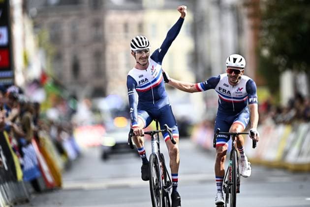France Mattis Lebeau (MC4) and France Kevin Le Cunff (MC4) celebrate after crossing the finish line of the UCI Para-cycling Road World Championships, Sunday 31 August 2025, in Ronse. The UCI Para-Cycling Road World Championships take place from 28 to 31 Augustus in Ronse. JASPERxJACOBS  x132948406x