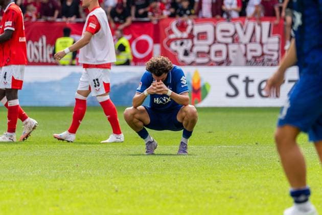 Crop, Emotion, Gesture, Gesture Fraser Hornby SV Darmstadt 98, 09 after the final whistle, GER, 1 FC Kaiserslautern vs SV Darmstadt 98, Football, 2 Bundesliga, Matchday 4, Season 2025 2026, 31 08 2025, DFL REGULATES PROHIBIT ANY USE OF PHOTOGRAPHS AS IMAGE SEQUENCES AND OR QUASI VIDEO, GER, 1 FC Kaiserslautern vs SV Darmstadt 98, Football, 2 Bundesliga, Matchday 4, Season 2025 2026, 31 08 2025 Kaiserslautern Copyright: xEibner-Pressefoto Jan-NiclasxGrox EP_JGG