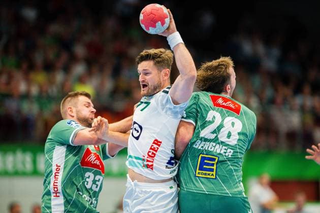 31 08 2025 Handball, 2025 2026, 1 Bundesliga, 1 Matchday, GWD Minden Frisch auf Göppingen L R Michael Schulz Minden , David Schmidt Göppingen , Tom Bergner Minden