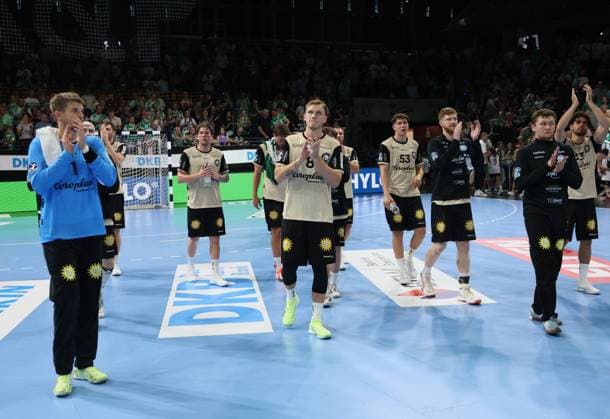 GER HBL Season 2025 2026 FÜCHSE Berlin vs Bergischer HC, 31 08 25, Max Schmeling Halle, Berlin, Applause for the fans, Team Bergischer HC