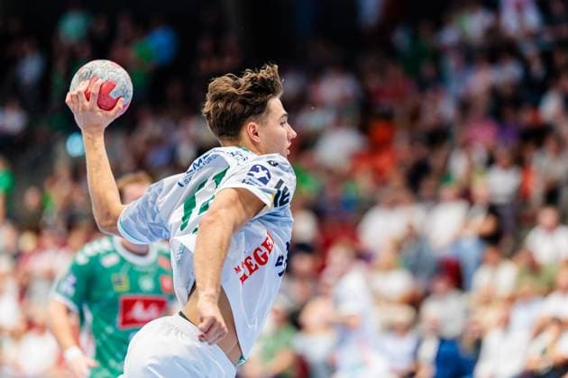 Tim Gossner Frisch Auf Goeppingen, 17 in goal throw GER, GWD Minden vs Frisch Auf Goeppingen, Handball, 1 Bundesliga, 1 Matchday, Season 2025 2026, 31 08 2025 GER, GWD Minden vs Frisch Auf Goeppingen, Handball, 1 Bundesliga, 1 Matchday, Season 2025 2026, 31 08 2025 Luebbecke Copyright: xEibner-Pressefoto JanxRollingerx EP_JSK