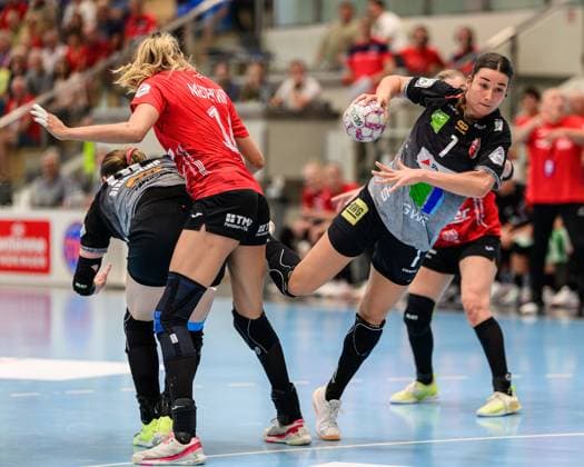 Anika, Niederwieser Rueckraum, Thueringer HC, 14 , E , Molenaar Rueckraum Links, SV Union Halle Neustadt, 7 GER, Thueringen, Thueringer HC vs SV Union Halle Neustadt, Alsco Handball Bundesliga Frauen, 1 Handballbundesliga Frauen, Handball, 1 Spieltag, Season 2025 2026, Sunday, 15 Copyright: xEibner-Pressefoto MartinxHerbstx EP_MHT