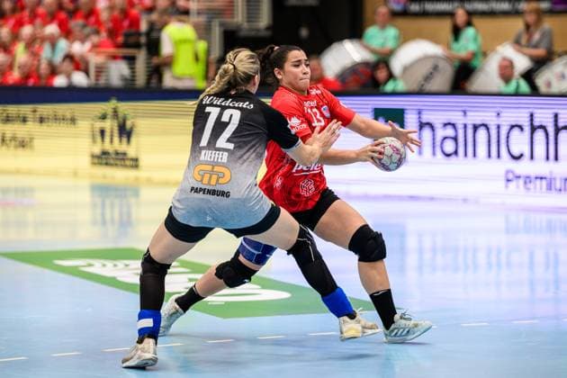 Ilona, Kieffer Rueckraum Rechts, SV Union Halle Neustadt, 72 , Giulia, Guarieiro Rueckraum, Thueringer HC, 13 GER, Thuringia, Thueringer HC vs SV Union Halle Neustadt, Alsco Handball Bundesliga Frauen, 1 Handballbundesliga Frauen, Handball, 1 Spieltag, Season 2025 2026, Sunday, 15 Copyright: xEibner-Pressefoto MartinxHerbstx EP_MHT