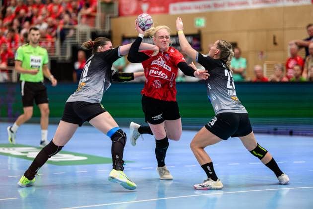 Lucy, Strauchmann Kreislaeufer, SV Union Halle Neustadt, 78 , Johanna, Reichert Rueckraum, Thueringer HC, 29 , Marie, Polakova Rueckraum Rechts, SV Union Halle Neustadt, 23 GER, Thuringia, Thueringer HC vs SV Union Halle Neustadt, Alsco Handball Bundesliga Frauen, 1 Handballbundesliga Frauen, Handball, 1 Matchday, Season 2025 2026, Sunday, 15 Copyright: xEibner-Pressefoto MartinxHerbstx EP_MHT