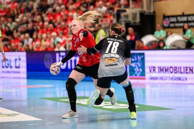 Lucy, Strauchmann Kreislaeufer, SV Union Halle Neustadt, 78 , Johanna, Reichert Rueckraum, Thueringer HC, 29 GER, Thueringen, Thueringer HC vs SV Union Halle Neustadt, Alsco Handball Bundesliga Frauen, 1 Handballbundesliga Frauen, Handball, 1 Spieltag, Season 2025 2026, Sunday, 15 Copyright: xEibner-Pressefoto MartinxHerbstx EP_MHT