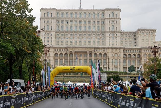 (250831) -- BUCHAREST, Aug. 31, 2025 -- Cyclists start in front of the Parliament Palace during the L Etape Romania by Tour de France cycling race in Bucharest, Romania, Aug. 31, 2025. (Photo by Xinhua) (SP)ROMANIA-BUCHAREST-CYCLING-L ETAPE ROMANIA BY TOUR DE FRANCE CristianxCristel 