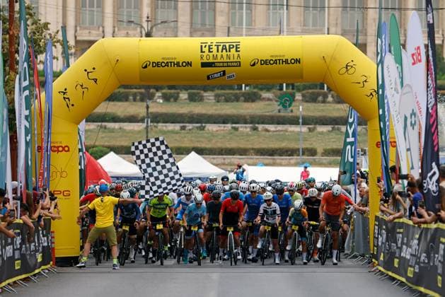 (250831) -- BUCHAREST, Aug. 31, 2025 -- Cyclists start in front of the Parliament Palace during the L Etape Romania by Tour de France cycling race in Bucharest, Romania, Aug. 31, 2025. (Photo by Xinhua) (SP)ROMANIA-BUCHAREST-CYCLING-L ETAPE ROMANIA BY TOUR DE FRANCE CristianxCristel 