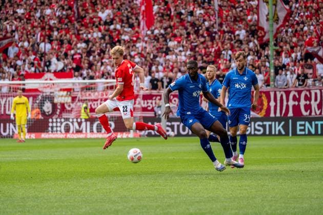 Match scene, offensive action, ball action, f l Mika Haas 1 FC Kaiserslautern, 22 , Patric Pfeiffer SV Darmstadt 98, 06 , Kai Klefisch SV Darmstadt 98, 17 , Killian Corredor SV Darmstadt 98, 34 , GER, 1 FC Kaiserslautern vs SV Darmstadt 98, Soccer, 2 Bundesliga, 4 Spieltag, Saison 2025 2026, 31 08 2025, DFL REGULATIONS PROHIBIT ANY USE OF PHOTOGRAPHS AS IMAGE SEQUENCES AND OR QUASI VIDEO, GER, 1 FC Kaiserslautern vs SV Darmstadt 98, Football, 2 Bundesliga, 4 Spieltag, Saison 2025 2026, 31 08 2025 Kaiserslautern Copyright: xEibner-Pressefoto Jan-NiclasxGrox EP_JGG