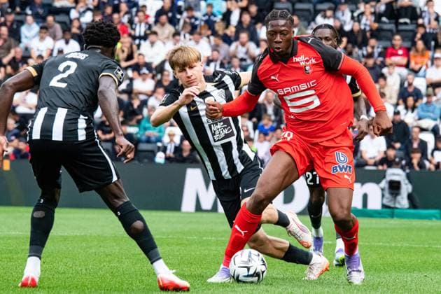 FOOTBALL : SCO Angers vs Stade Rennais - Ligue 1 - JournÃ e 3 - 31 08 2025 Mohamed Kader Meite (Stade Rennais) Marius Courcoul (ANGERS SCO) AngersFrance  Copyright: xBaptistexAutissierx