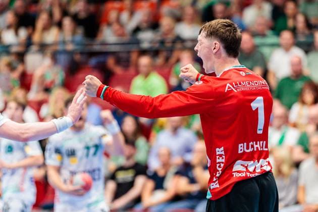 Julian Buchele Frisch Auf Goepingen, 01 jubelt freut sich GER, GWD Minden vs Frisch Auf Goeppingen, Handball, 1 Bundesliga, 1 Spieltag, Spielzeit 2025 2026, 31 08 2025 GER, GWD Minden vs Frisch Auf Goeppingen, Handball, 1 Bundesliga, 1 Spieltag, Spielzeit 2025 2026, 31 08 2025 Luebbecke Copyright: xEibner-Pressefoto JanxRollingerx EP_JSK