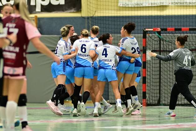 Handball I Women I Season 2025 2026 I 2 HBF I 1 Matchday I HL Buchholz 08 Rosengarten TuS Lintfort I 31 08 2025 Cheers, excitement, enthusiasm, euphoria, joy, happiness, cheerfulness at TuS Lintfort Buchholz in der Nordheide Nordheidehalle Niedersachsen Germany Copyright: xLobeca FelixxSchlikisx