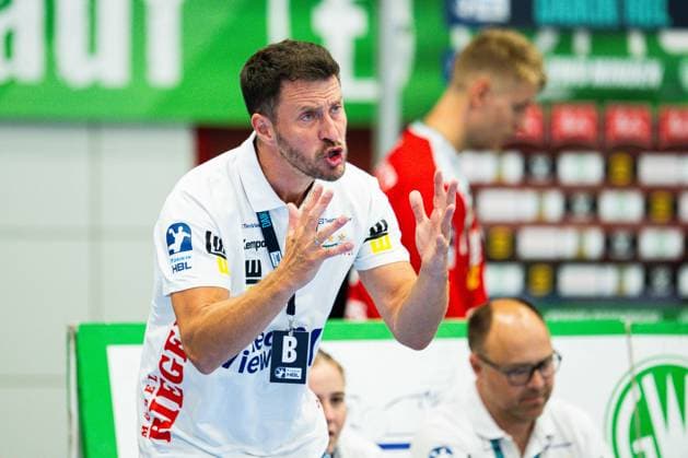 31 08 2025 Handball, 2025 2026, 1 Bundesliga, 1 Matchday, GWD Minden Frisch auf Göppingen Ben Matschke Coach Göppingen