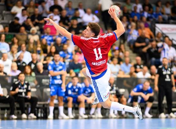 Nicolaj Joergensen Handball Sport Verein Hamburg, 11 , at the throw, TVB Stuttgart vs Handball Sport Verein Hamburg, Handball, DAIKIN 1 Handball Bundesliga, 1 Matchday, Season 2025 2026, 31 08 2025 Eibner Pressefoto Andreas Ulmer TVB Stuttgart vs Handball Sport Verein Hamburg, Handball, DAIKIN 1 Handball Bundesliga, 1 Matchday, Season 2025 2026, 31 08 2025 Stuttgart Copyright: xEibner-Pressefoto AndreasxUlmerx EP_AUR