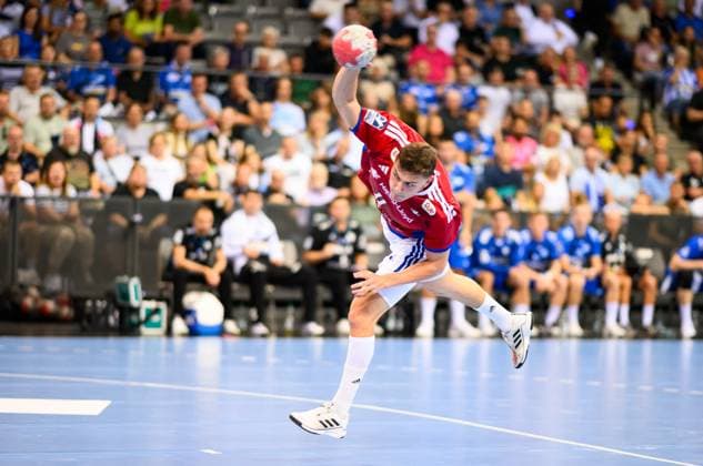 Nicolaj Joergensen Handball Sport Verein Hamburg, 11 , at the throw, TVB Stuttgart vs Handball Sport Verein Hamburg, Handball, DAIKIN 1 Handball Bundesliga, 1 Matchday, Season 2025 2026, 31 08 2025 Eibner Pressefoto Andreas Ulmer TVB Stuttgart vs Handball Sport Verein Hamburg, Handball, DAIKIN 1 Handball Bundesliga, 1 Matchday, Season 2025 2026, 31 08 2025 Stuttgart Copyright: xEibner-Pressefoto AndreasxUlmerx EP_AUR