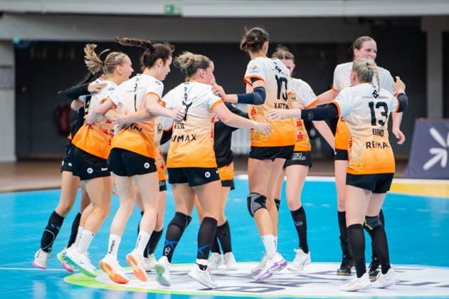 Dance of joy among the women of VfL Waiblingen after the narrow victory DEU, Leverkusen 31 08 2025 Handball, 2 Bundesliga Women 2025 2026, 1 Matchday, Bayer 04 Leverkusen VfL Waiblingen