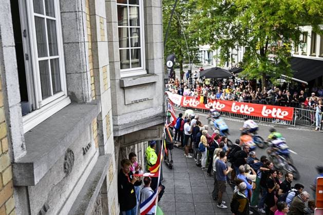 The pack of riders pictured in action during the UCI Para-cycling Road World Championships, Sunday 31 August 2025, in Ronse. The UCI Para-Cycling Road World Championships take place from 28 to 31 Augustus in Ronse. JASPERxJACOBS  x132956487x