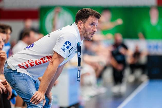 Ben Matschke Frisch Auf Goeppingen, Coach GER, GWD Minden vs Frisch Auf Goeppingen, Handball, 1 Bundesliga, 1 Matchday, Season 2025 2026, 31 08 2025 GER, GWD Minden vs Frisch Auf Goeppingen, Handball, 1 Bundesliga, 1 Matchday, Season 2025 2026, 31 08 2025 Luebbecke Copyright: xEibner-Pressefoto JanxRollingerx EP_JSK
