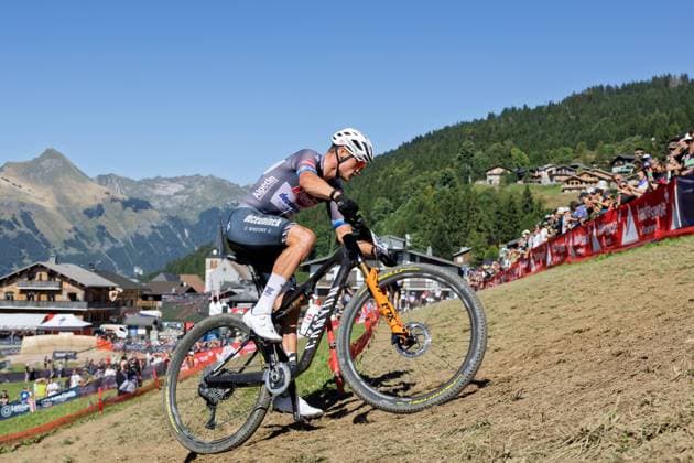 COUPE DU MONDE DE VTT AUX GETS PHOTOPQR LE DAUPHINE Grégory YETCHMENIZA ; Les Gets ; 31 08 2025 ; Les Gets (Haute-Savoie), 31 août. Les Gets accueillent une étape de coupe du monde de VTT. UCI CROSS COUNTRY WORLD CUP sur notre photo : Mathieu Van der Poel, termine 6e aux Gets. Grégory Yetchmeniza Le Dauphiné Libéré - Les Gets hosts a Mountain Bike World Cup stage Les Gets Haute-Savoie Rhône-Alpes France  Copyright: xPHOTOPQR LExDAUPHINE MAXPPPxGrégoryxYETCHMENIZAx 20250831JDL6284 20250831JDL6284