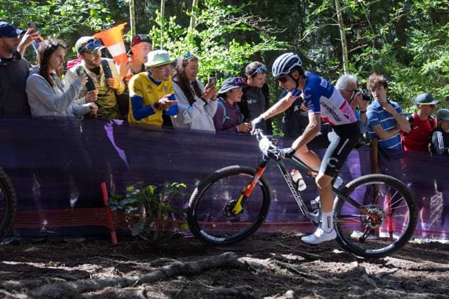 COUPE DU MONDE DE VTT AUX GETS PHOTOPQR LE DAUPHINE Grégory YETCHMENIZA ; Les Gets ; 31 08 2025 ; Les Gets (Haute-Savoie), 31 août. Les Gets accueillent une étape de coupe du monde de VTT. UCI CROSS COUNTRY WORLD CUP sur notre photo : Le champion de France Luca Martin décroche sa première victoire en Coupe du monde. Grégory Yetchmeniza Le Dauphiné Libéré - Les Gets hosts a Mountain Bike World Cup stage Les Gets Haute-Savoie Rhône-Alpes France  Copyright: xPHOTOPQR LExDAUPHINE MAXPPPxGrégoryxYETCHMENIZAx 20250831JDL6288 20250831JDL6288
