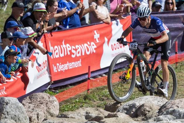 COUPE DU MONDE DE VTT AUX GETS PHOTOPQR LE DAUPHINE Grégory YETCHMENIZA ; Les Gets ; 31 08 2025 ; Les Gets (Haute-Savoie), 31 août. Les Gets accueillent une étape de coupe du monde de VTT. UCI CROSS COUNTRY WORLD CUP sur notre photo : Le champion de France Luca Martin décroche sa première victoire en Coupe du monde. Grégory Yetchmeniza Le Dauphiné Libéré - Les Gets hosts a Mountain Bike World Cup stage Les Gets Haute-Savoie Rhône-Alpes France  Copyright: xPHOTOPQR LExDAUPHINE MAXPPPxGrégoryxYETCHMENIZAx 20250831JDL6312 20250831JDL6312
