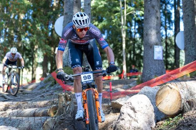 COUPE DU MONDE DE VTT AUX GETS PHOTOPQR LE DAUPHINE Grégory YETCHMENIZA ; Les Gets ; 31 08 2025 ; Les Gets (Haute-Savoie), 31 août. Les Gets accueillent une étape de coupe du monde de VTT. UCI CROSS COUNTRY WORLD CUP sur notre photo : Mathieu Van der Poel, termine 6e aux Gets. Grégory Yetchmeniza Le Dauphiné Libéré - Les Gets hosts a Mountain Bike World Cup stage Les Gets Haute-Savoie Rhône-Alpes France  Copyright: xPHOTOPQR LExDAUPHINE MAXPPPxGrégoryxYETCHMENIZAx 20250831JDL6313 20250831JDL6313