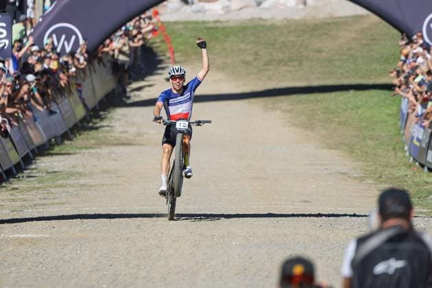 COUPE DU MONDE DE VTT AUX GETS PHOTOPQR LE DAUPHINE Grégory YETCHMENIZA ; Les Gets ; 31 08 2025 ; Les Gets (Haute-Savoie), 31 août. Les Gets accueillent une étape de coupe du monde de VTT. UCI CROSS COUNTRY WORLD CUP sur notre photo : Le champion de France Luca Martin décroche sa première victoire en Coupe du monde. Grégory Yetchmeniza Le Dauphiné Libéré - Les Gets hosts a Mountain Bike World Cup stage Les Gets Haute-Savoie Rhône-Alpes France  Copyright: xPHOTOPQR LExDAUPHINE MAXPPPxGrégoryxYETCHMENIZAx 20250831JDL6281 20250831JDL6281
