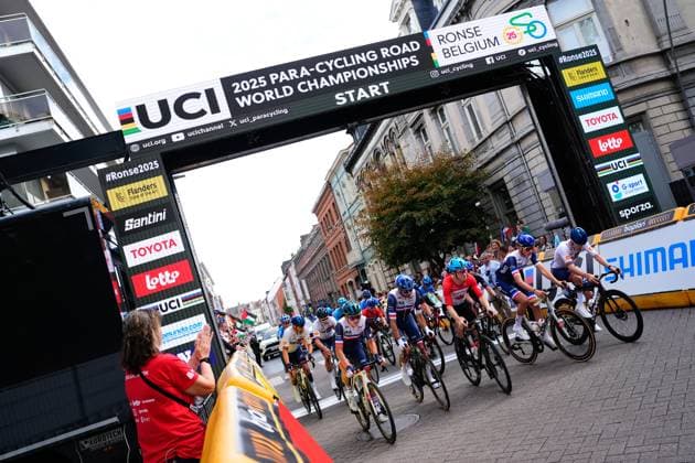 2025 UCI Para-cycling Road World Championships Picture by Olly Hassell SWpix.com - 31 08 2025 - Cycling - 2025 UCI Para-cycling Road World Championships - Ronse, Flanders, Belgium - Men C3 Road Race - Race Start Copyright: x xSWpix.comx(t axPhotographyxHubxLtd)xOllyxHassell SWpix.comx SWP-3069-1927