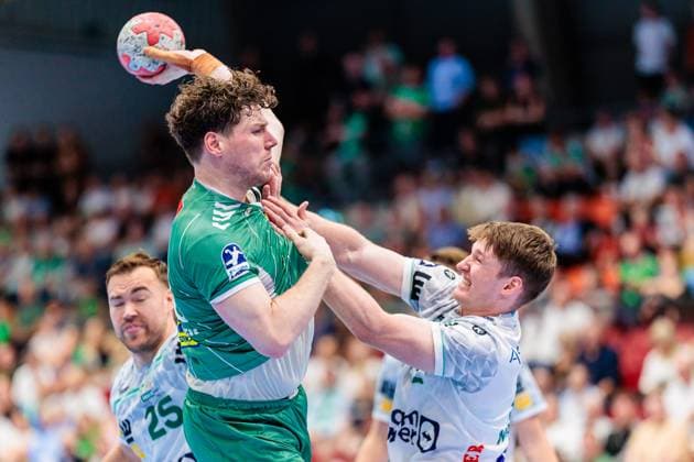 v l Philipp Vorlicek GWD Minden, 22 , Oskar Neudeck Frisch Auf Goeppingen, 02 GER, GWD Minden vs Frisch Auf Goeppingen, Handball, 1 Bundesliga, 1 Matchday, Season 2025 2026, 31 08 2025 GER, GWD Minden vs Frisch Auf Goeppingen, Handball, 1 Bundesliga, 1 Matchday, Season 2025 2026, 31 08 2025 Luebbecke Copyright: xEibner-Pressefoto JanxRollingerx EP_JSK