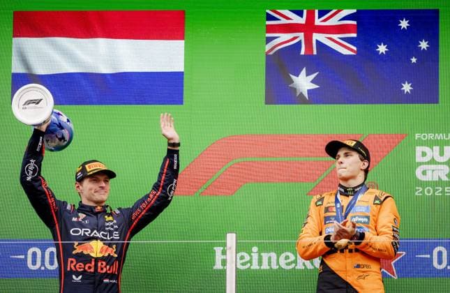 ZANDVOORT - Max Verstappen (Red Bull Racing) and Oscar Piastri (McLaren) on the podium after the Dutch F1 Grand Prix at the Zandvoort Circuit. ANP SEM VAN DER WAL F1 Grand Prix of Netherlands 2025 26 xVIxANPxSportx xxANPxIVx 534608731 originalFilename: 534608731.jpg